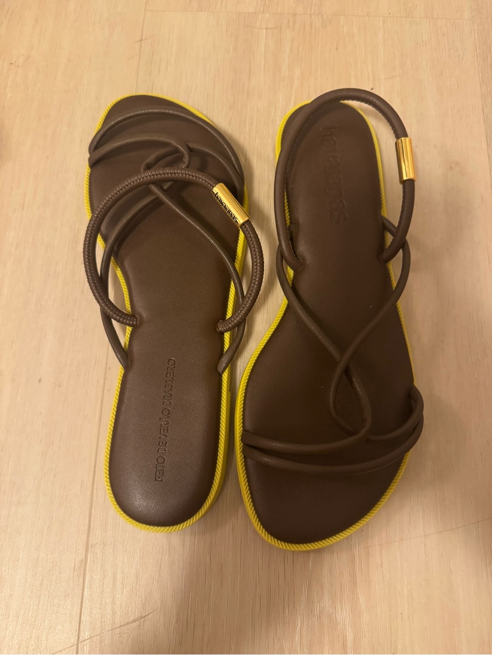 NWT Havaianas Brown Strappy Sandals Yellow Sole Size 9
